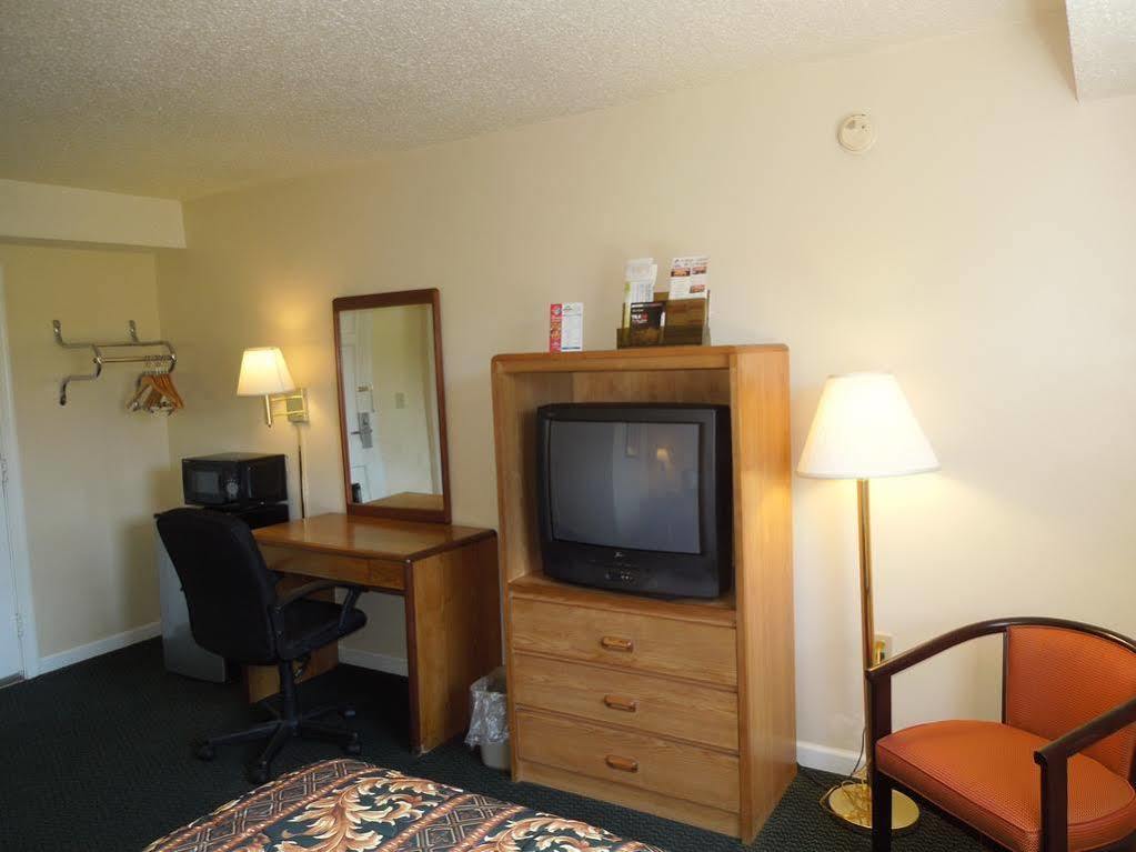 Knights Inn Bristol Левіттаун Екстер'єр фото