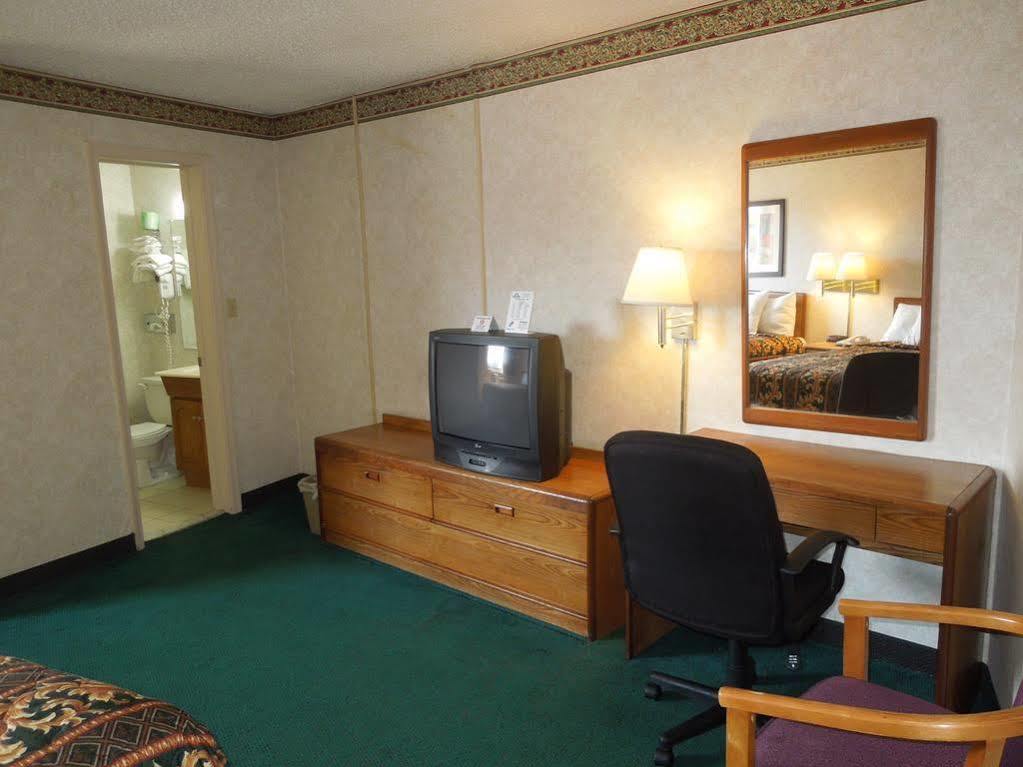 Knights Inn Bristol Левіттаун Екстер'єр фото